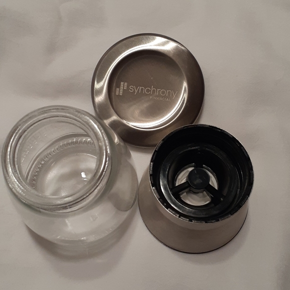 Stainless steel salt or pepper shaker - Picture 3 of 4